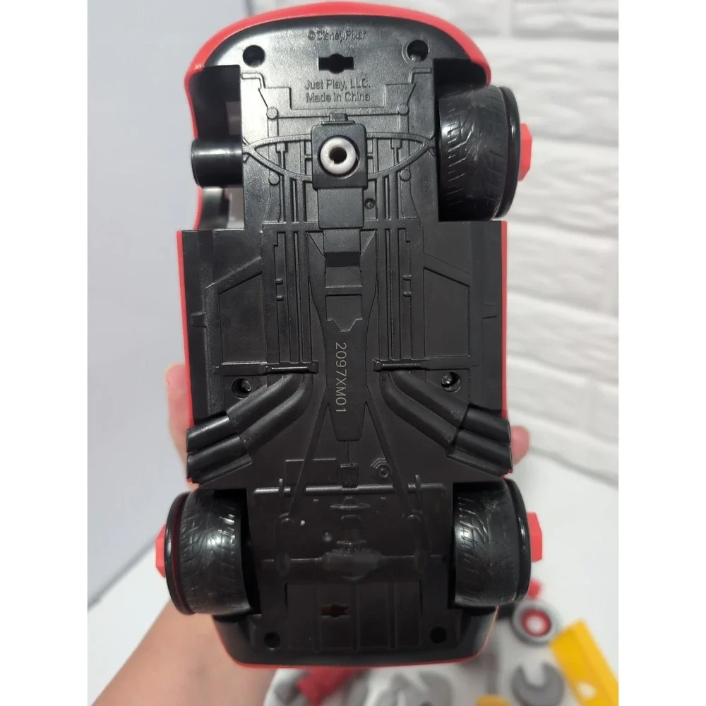 Disney Pixar Cars Lightning McQueen Car Builder And Tools
